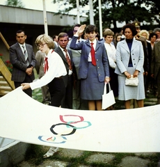 Hungary, Tata, Fáklya utca 4., Mező Imre Vezetőképző KISZ-iskola (KISZ-tábor), a XIV. Nyári Úttörő Olimpia záróünnepsége. Középen Szűcs Istvánné, a Magyar Úttörők Szövetsége főtitkára., 1978, Szalay Béla, colorful, Fortepan #187920