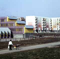 Magyarország, Kaposvár, Búzavirág utca, balra a Kinizsi Lakótelepi Általános Iskola., 1986, Szalay Béla, színes, Fortepan #187939