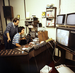 Magyarország, Budapest II., Csatárka úti gyermekváros (ekkor Münnich Ferenc Nevelőotthon, ma Cseppkő Gyermekotthoni Központ), videóstúdió., 1987, Szalay Béla, Budapest, Junoszt-márka, műterem, vezérlőpult, Fortepan #187949