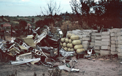 Magyarország, Törökbálint, József Attila utca, lelőtt amerikai repülőgép roncsai., 1944, Ladányi Károly, színes, járműroncs, Boeing-márka, Boeing B 17 Flying Fortress, Fortepan #188386