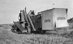 Caterpillar bemutató. Forrás/source: National Archives, Washington, USA, RG151 FC., 1931, Négyesi Pál, cséplőgép, munkagép, Caterpillar-márka, aratás, Fortepan #18839