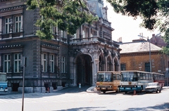 Magyarország, Budapest VIII., Pollack Mihály tér 10., Károlyi-palota. Ekkor a Magyar Rádió használta az épületet., 1982, Fortepan/Album040, színes, Budapest, Ikarus-márka, autóbusz, Fortepan #188453