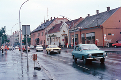 Magyarország,Balaton, Siófok, a Fő utca a Fő tértől a Széchenyi utca felé nézve., 1982, Fortepan/Album040, színes, eső, Fortepan #188455