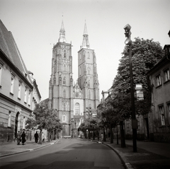 Lengyelország, Wroclaw, Tumski-sziget, ulica Katedralna (ekkor Domstrasse), szemben a Keresztelő Szent János-katedrális (ekkor Breslauer Dom / Katedra św. Jana Chrzciciela)., 1936, Lőrincze Judit, Fortepan #188563