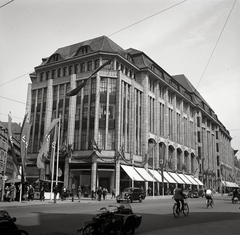 Németország, Hamburg, Mönckebergstrasse, Karstadt áruház., 1936, Lőrincze Judit, kerékpár, Fortepan #188580