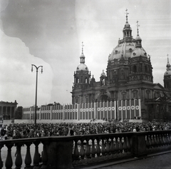 Németország, Berlin, Múzeum-sziget, Lustgarten. Balra az Altes Museum, jobbra a Berlini dóm, a Berliner Schloss felől nézve., 1936, Lőrincze Judit, Fortepan #188612