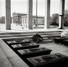 Németország, München, Königsplatz (ekkor Königlicher Platz), Becsület Temploma (Ehrentempel). 1947. január 16-án felrobbantották., 1936, Lőrincze Judit, Fortepan #188635