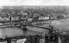 Magyarország, Budapest I.,Budapest V., kilátás a budai Várból a Széchenyi Lánchíd és a pesti szállodasor felé., 1929, TEHTUBE, hajó, híd, látkép, hajóállomás, Budapest, Fortepan #18864