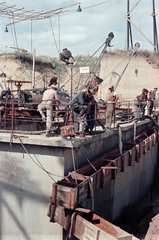 Magyarország, Mohács, Duna-part, a Mohács-Pécs ivó- és iparivíz távvezeték vízkivételi művének építkezése., 1958, Lőrincze Judit, színes, Fortepan #188663