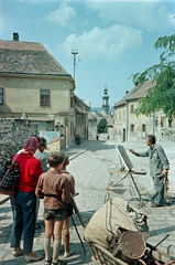 Magyarország, Sopron, Szent Mihály (Kellner Sándor) utca, szemben a Tűztorony., 1961, Lőrincze Judit, színes, kíváncsiság, festő, festőállvány, fémgyűjtés, kordé, Fortepan #188818