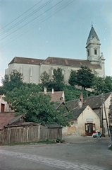 Magyarország, Sopron, Sopronbánfalva, Mennyek Királynője-templom az Ady Endre út felől nézve., 1961, Lőrincze Judit, színes, motorkerékpár, üzletportál, Fortepan #188820