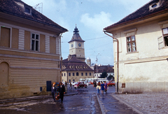 Románia,Erdély, Brassó, Honterus-udvar (Curtea Honterus), szemben a Fő tér (ekkor Piața 23 August, ma Tanács tér, Piața Sfatului) és a Városháza (később múzeum)., 1982, Magyar Földrajzi Múzeum / Nemerkényi, Fortepan #188926