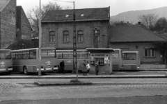 Magyarország, Óbuda, Budapest III., Bécsi út, az autóbuszok mögött a 179/c számú épület., 1980, Orosz István, Budapest, autóbusz, Ikarus-márka, Ikarus 266, Fortepan #188979