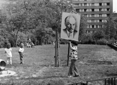 Hungary, Budapest VII., Reformációi park (ekkor névtelen) a Városligeti (Gorkij) fasor - Bajza utca találkozásánál. Háttérben a Damjanich utca házsora., 1978, Orosz István, Budapest, Fortepan #188993