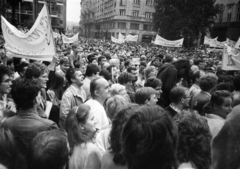 Magyarország, Budapest V., Vörösmarty tér, tüntetés a bős-nagymarosi vízlépcsőrendszer felépítése ellen, 1988. szeptember 12-én., 1988, Orosz István, Budapest, rendszerváltás, Fortepan #189036