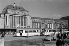 Németország, Lipcse, Willy-Brandt-Platz (Platz der Republik), szemben a Főpályaudvar., 1960, Palkó Zsolt, NDK, középület, villamos, Fortepan #189106