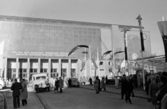 Németország, Lipcse, vásárterület, Lipcsei Vásár, 15-ös pavilon., 1959, Palkó Zsolt, NDK, zászló, Mercedes-márka, Fortepan #189112