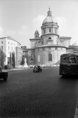 Olaszország, Róma, Piazza Augusto Imperatore, szemben a Basilica dei Santi Ambrogio e Carlo al Corso., 1960, Palkó Zsolt, katolikus, templom, Fortepan #189155