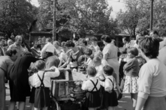 Hungary, Budapest XII., Eötvös út, a felvétel a Fogaskerekű Svábhegy állomásánál készült. Háttérben a Hollós út és a Fogas étterem., 1965, Ungvári György, Budapest, Fortepan #189311