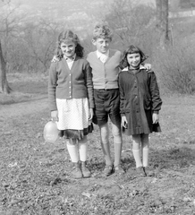 1950, Fortepan, cardigan, kids, cloak, three people, Fortepan #1895