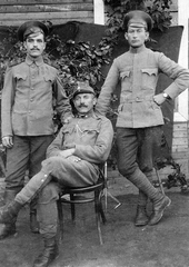 Hungary, Dombóvár, orosz hadifoglyok az Újdombóvári Tüske majorban., 1917, Erky-Nagy Tibor, First World War, prisoner of war, soldier, Soviet soldier, leg over leg, Fortepan #18980