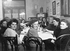 Hungary, Dombóvár, Iparosbál., 1957, Erky-Nagy Tibor, radio, partying, tonett, ball, Fortepan #18986