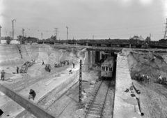 Magyarország, Budapest XIII.,Budapest IV., a Béke utcai közúti aluljáró építkezése a Gyöngyösi utca irányából nézve., 1955, UVATERV, Budapest, építkezés, lovaskocsi, teherhordás, villamos, Fortepan #190006