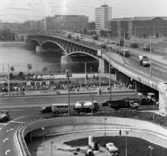 Magyarország, Budapest IX.,Budapest XI., kilátás a Boráros tér felől a Petőfi hídra és a Budapesti Műszaki Egyetem (később Budapesti Műszaki és Gazdaságtudományi Egyetem) épületeire., 1983, UVATERV, Budapest, Budapesti Műszaki Egyetem, Fortepan #190041