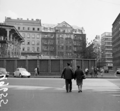 Hungary, Budapest V., Erzsébet (Engels) tér - Bécsi utca sarok, a metróépítés területe mögött a Deák Ferenc utca házsora., 1963, UVATERV, Budapest, crosswalk, Fortepan #190053