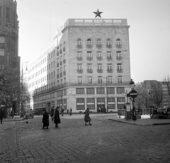 Magyarország, Budapest V., Deák Ferenc tér, a Budapesti Rendőr-főkapitányság épülete., 1951, UVATERV, Budapest, középület, modern építészet, vörös csillag, Fortepan #190061