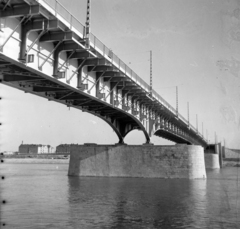 Magyarország, Budapest XIII., az Árpád (Sztálin) híd építése, balra a háttérben a rendőrségi lakóházak a Dagály utcánál., 1950, UVATERV, Budapest, híd, Fortepan #190064