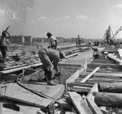 Magyarország, Budapest XIII., az Árpád (Sztálin) híd építése, balra a háttérben a rendőrségi lakóházak a Dagály utcánál., 1950, UVATERV, Budapest, hídépítés, Fortepan #190066