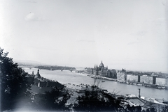 Magyarország, Budapest I.,Budapest V., kilátás a Királyi Palota (később Budavári Palota) felől a Margit-sziget és a Parlament felé., 1920, Wittner Lucia, Budapest, Fortepan #190123