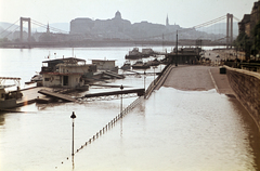 Hungary, Budapest V.,Budapest I., látkép árvíz idején a Szabadság hídról az Erzsébet híd és a budai Vár felé., 1965, Wittner Lucia, flood, Budapest, colorful, Fortepan #190143