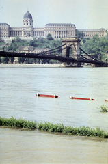 Hungary, Budapest V.,Budapest I., a pesti alsó rakpart árvíz idején a Magyar Tudományos Akadémia előtt, háttérben a Széchenyi Lánchíd és a Budavári Palota (korábban Királyi Palota)., 1965, Wittner Lucia, colorful, flood, Danube, Budapest, Fortepan #190160