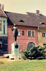 Magyarország, budai Vár, Budapest I., Bécsi kapu tér, Kazinczy-emlékkút (Pásztor János, 1936.)., 1977, Wittner Lucia, Budapest, Fortepan #190183