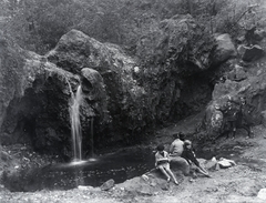 Magyarország, Solymár, a Jegenye-völgyi vízesés., 1925, Zagyva Tiborné, kirándulás, Fortepan #190239