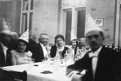 1936, Jankovszky György, drinking, place, companionship, soda water bottle, paper hat, Fortepan #19024