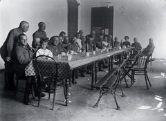 1915, Zagyva Tiborné, table, table society, girl, bench, Fortepan #190245