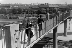 Magyarország, Budapest II., Széll Kálmán tér, a Várfok utcához vezető gyalogos híd., 1942, Zagyva Tiborné, Budapest, Fortepan #190254