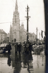 Szerbia, Újvidék, Trg Slobode (eredetileg Ferenc József tér, késöbb Országzászló tér). Szűz Mária Szent Neve-templom (Crkva imena Marijinog)., 1941, Zagyva Tiborné, Fortepan #190332