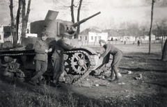 1942, Zagyva Tiborné, T-26 tank, Fortepan #190358