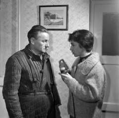 1966, Szalay Zoltán, microphone, reporter, cardigan, quilted coat, Fortepan #190414