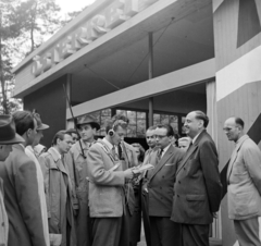 Magyarország, Városliget,Budapesti Ipari Vásár, Budapest XIV., a riporter Nagy Tibor., 1959, Szalay Zoltán, Budapest, fejhallgató, Fortepan #190428