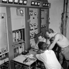 Hungary, Kékestető, a kékesi TV-relé állomás, a mikrohullámú lánc központja., 1960, Szalay Zoltán, instrument, broadcasting, Fortepan #190533