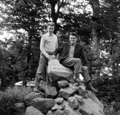 Hungary, Kékestető, 1960, Szalay Zoltán, sitting on a rock, mountain top, Fortepan #190534