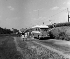 Magyarország, Budapest XIII., az MTV körkapcsolásos közvetítésének egyik helyszíne a Fáy utcai Vasas pálya., 1961, Szalay Zoltán, közvetítőkocsi, Budapest, Pye-márka, Fortepan #190535