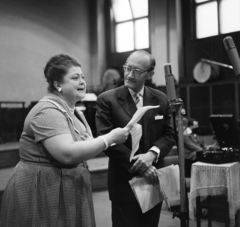 Magyarország, Budapest VIII., a Magyar Rádió 6-os stúdiója, Fónay Márta színművésznő és Fejér István újságíró, színigazgató., 1962, Szalay Zoltán, Budapest, Fortepan #190589