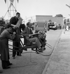 Magyarország, Budapest X., Albertirsai úti vásár területe, Országos Mezőgazdasági Kiállítás és Vásár. MTV közvetítés., 1959, Szalay Zoltán, Budapest, Pye-márka, krán, operatőr, Fortepan #190614