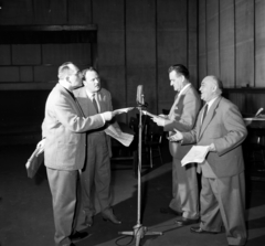 Hungary, Budapest VIII., a Magyar Rádió stúdiója, Inke László, György László, Kovács Károly és Tompa (Pufi) Sándor színművészek., 1963, Szalay Zoltán, Budapest, Fortepan #190656